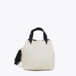 Bolso bicolor con borla