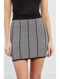 falda corta con estampado grafico