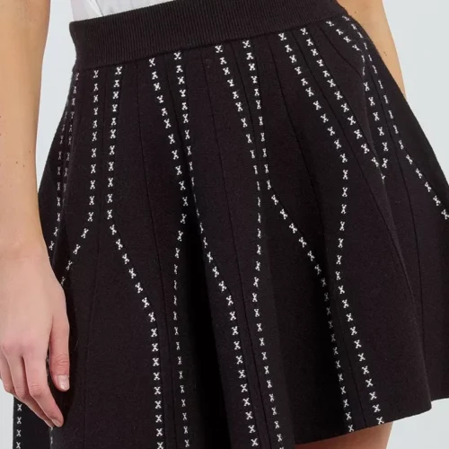 falda corta detalle rayas bordadas (1)