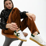 deportiva con detalles efecto serpiente y piel de LOLS CASADEMUNT