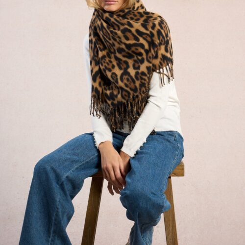 bufanda con flecos y estampado animal (3)