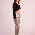 Pantalón largo efecto cuero brillante