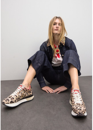 deportiva con plataforma tricolor en tejidos combinados y detalles en piel (4)